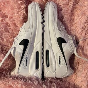 Women’s Nike sneakers
